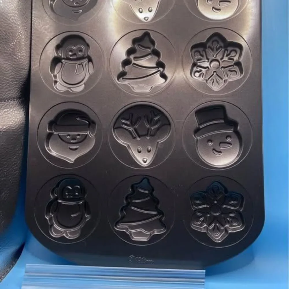 Wilton 6 design Christmas cookie pan